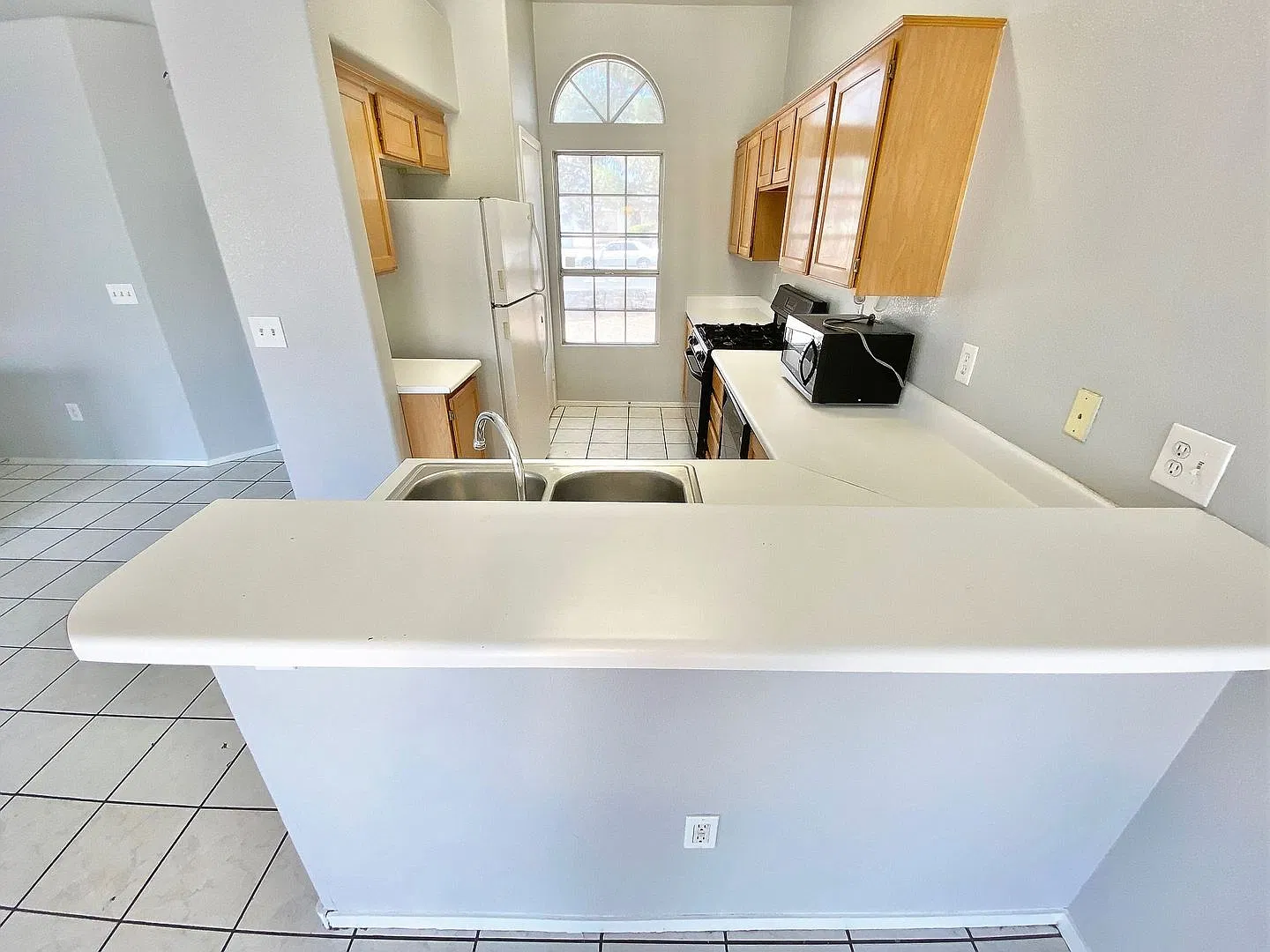 Adorable 3 Bedroom 2 Bathroom Single Story Home Located In A Gated Community In North Las Vegas, — Photo 2