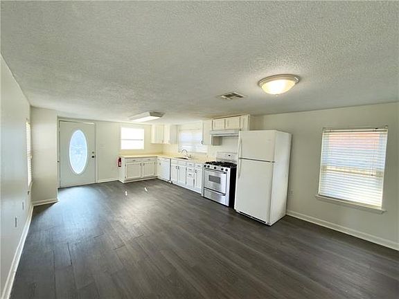 5th image of 646 Avenue F