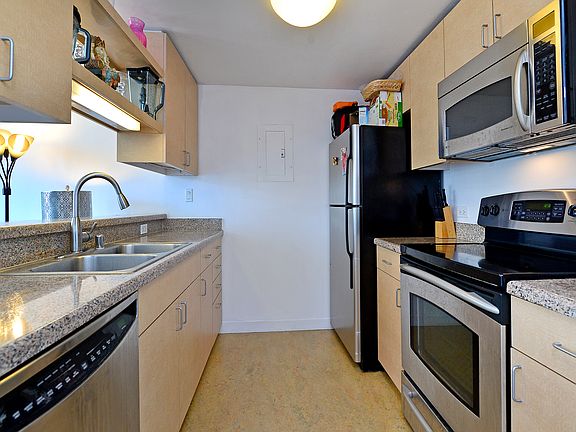 2nd image of 425 W Beech St Unit 1002