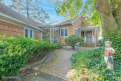 77 Monument Road NE photo 1