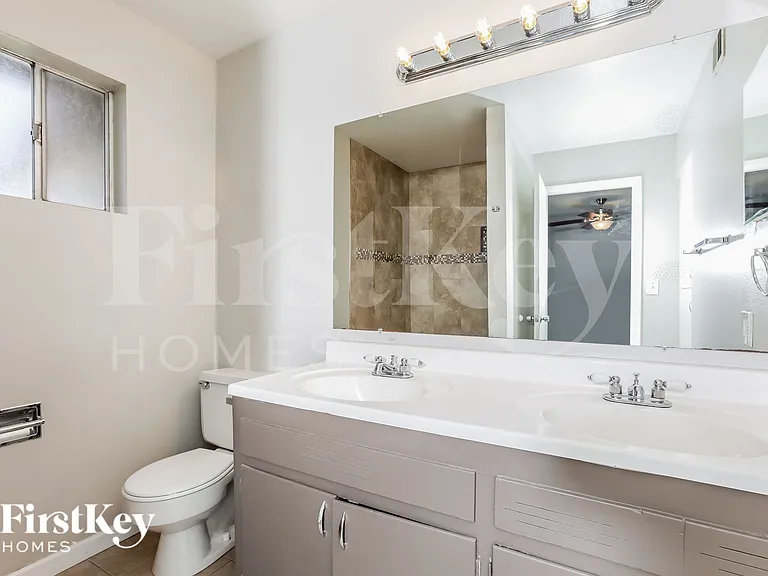 1010 W 4th Pl — Photo 14