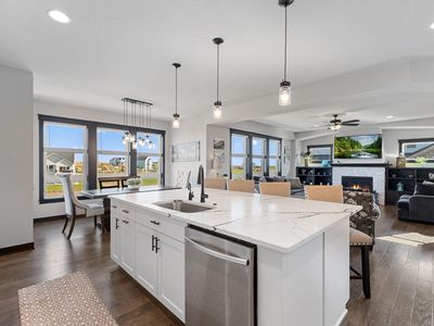 19600 Harbor Dr, Lakeville, MN, 55044