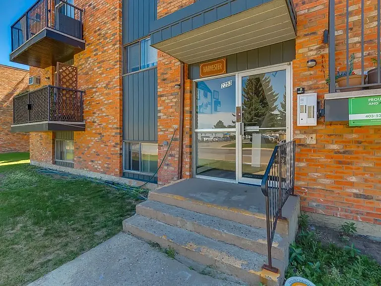 2253 Southview Dr SE — Photo 17