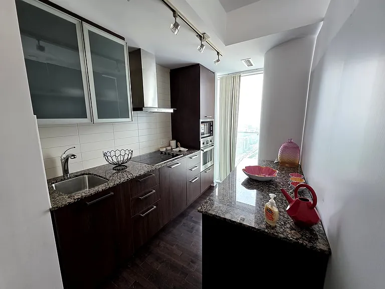 14 York St #5008A — Photo 3