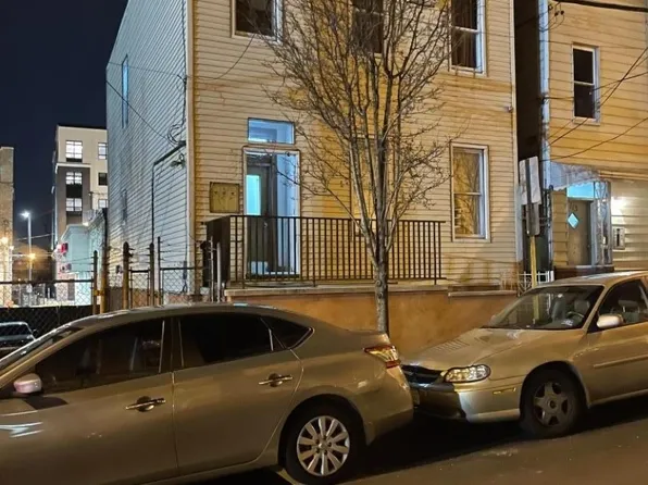 111 34Th St, Union City, NJ 07087