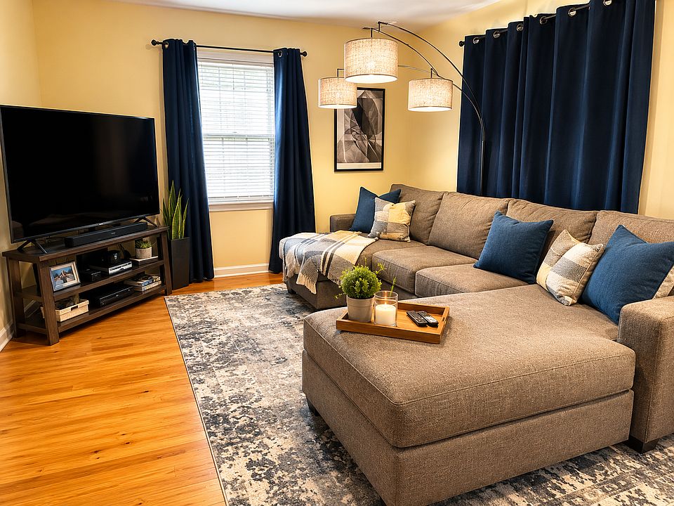 1st image of 62 Cove Rd #1