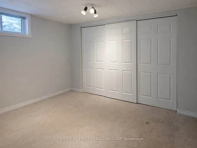 568 Creston Ave #LOWER — Photo 9