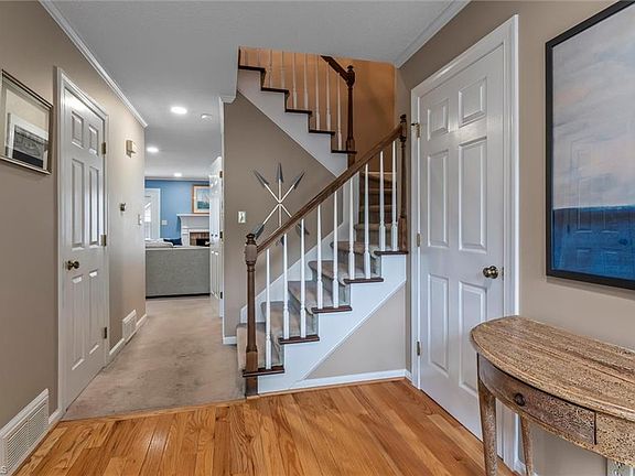 5th image of 659 Croston Dr