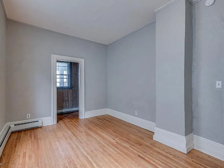 696 5th St E #1 — Photo 11