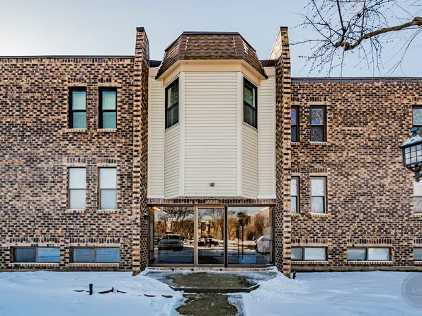 2218 Country Club Dr APT 13, Woodridge, IL 60517