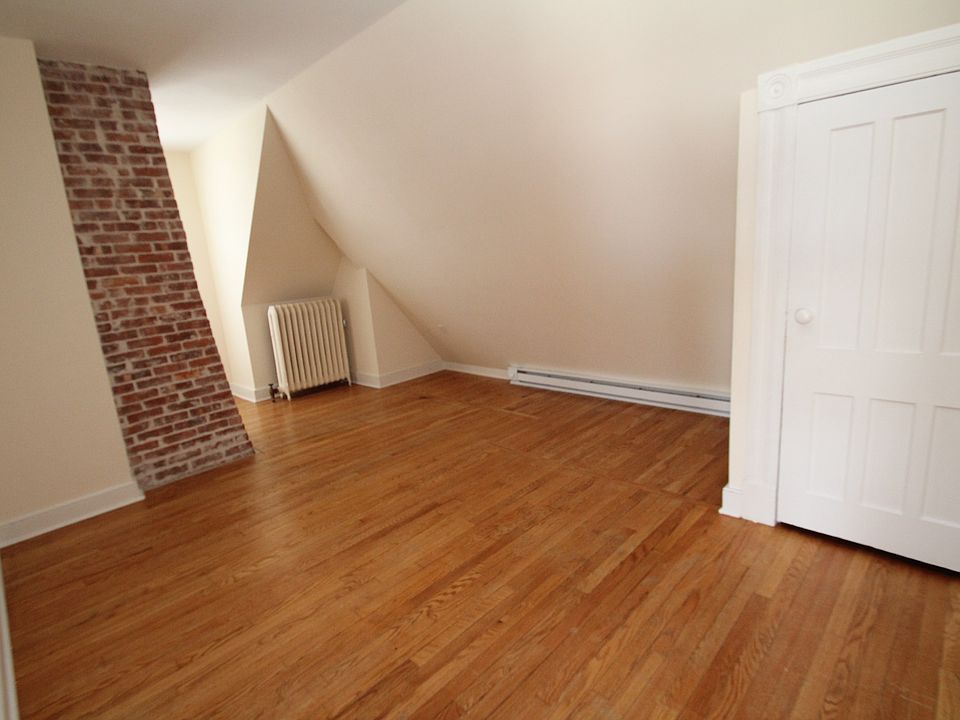 2nd image of 1 Elmcrest Ter APT 9