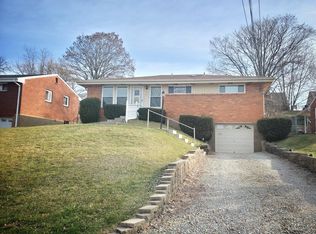 916 Maplewood Dr, Pittsburgh, PA