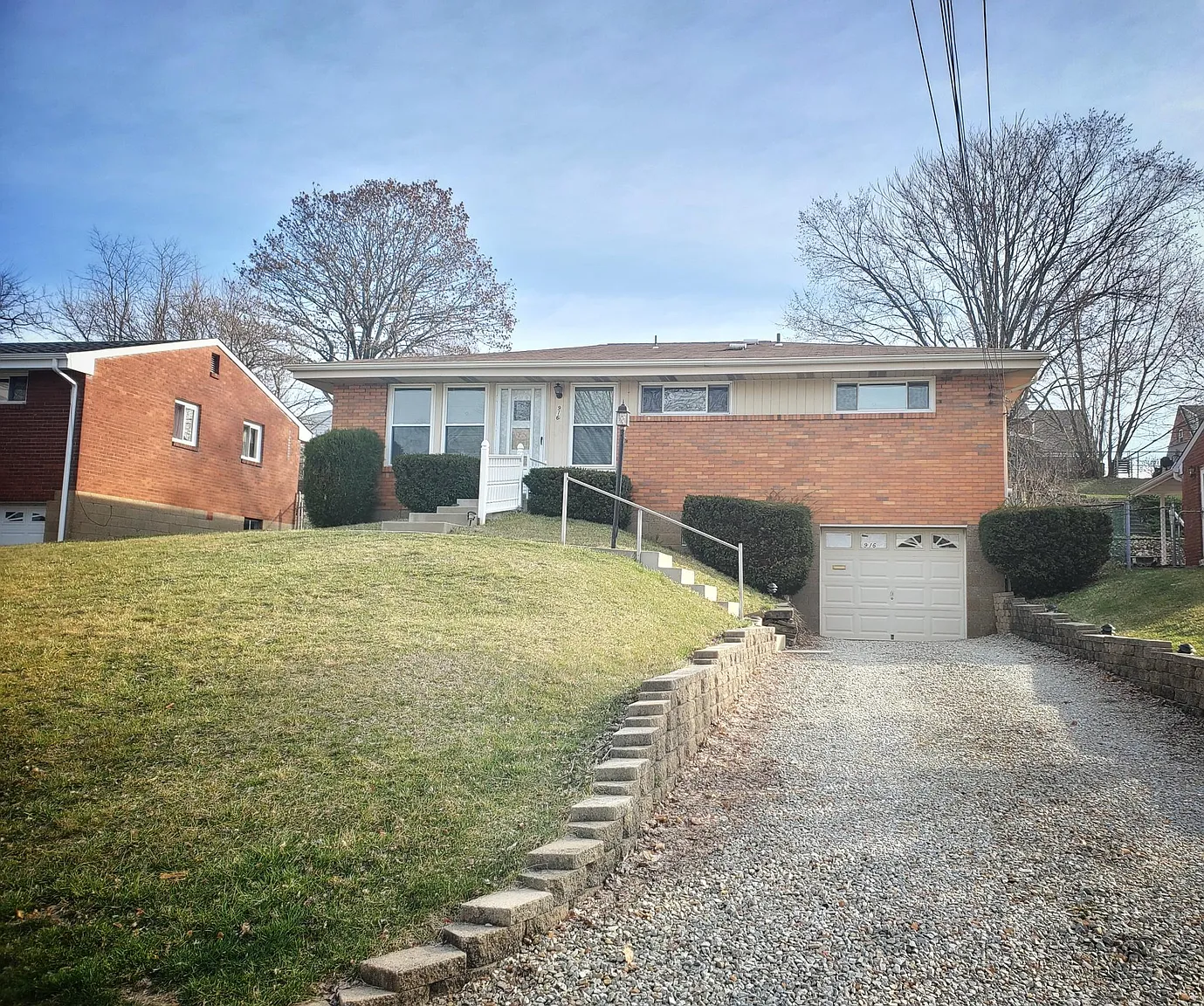 916 Maplewood Dr photo 1