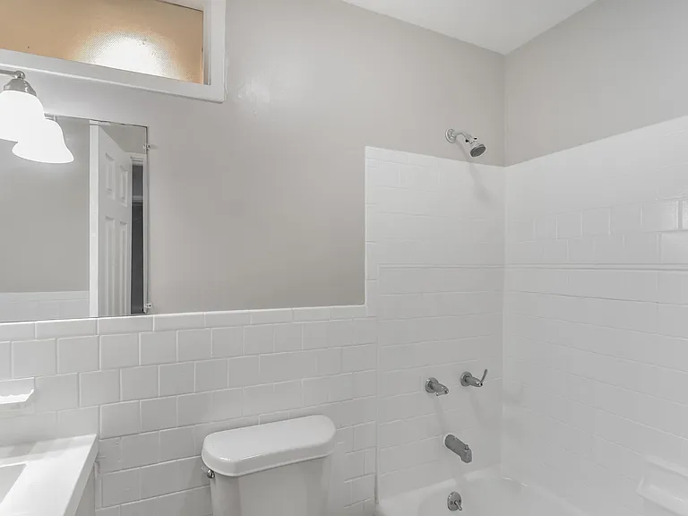 843707_023_main_bathroom_13006040.jpg