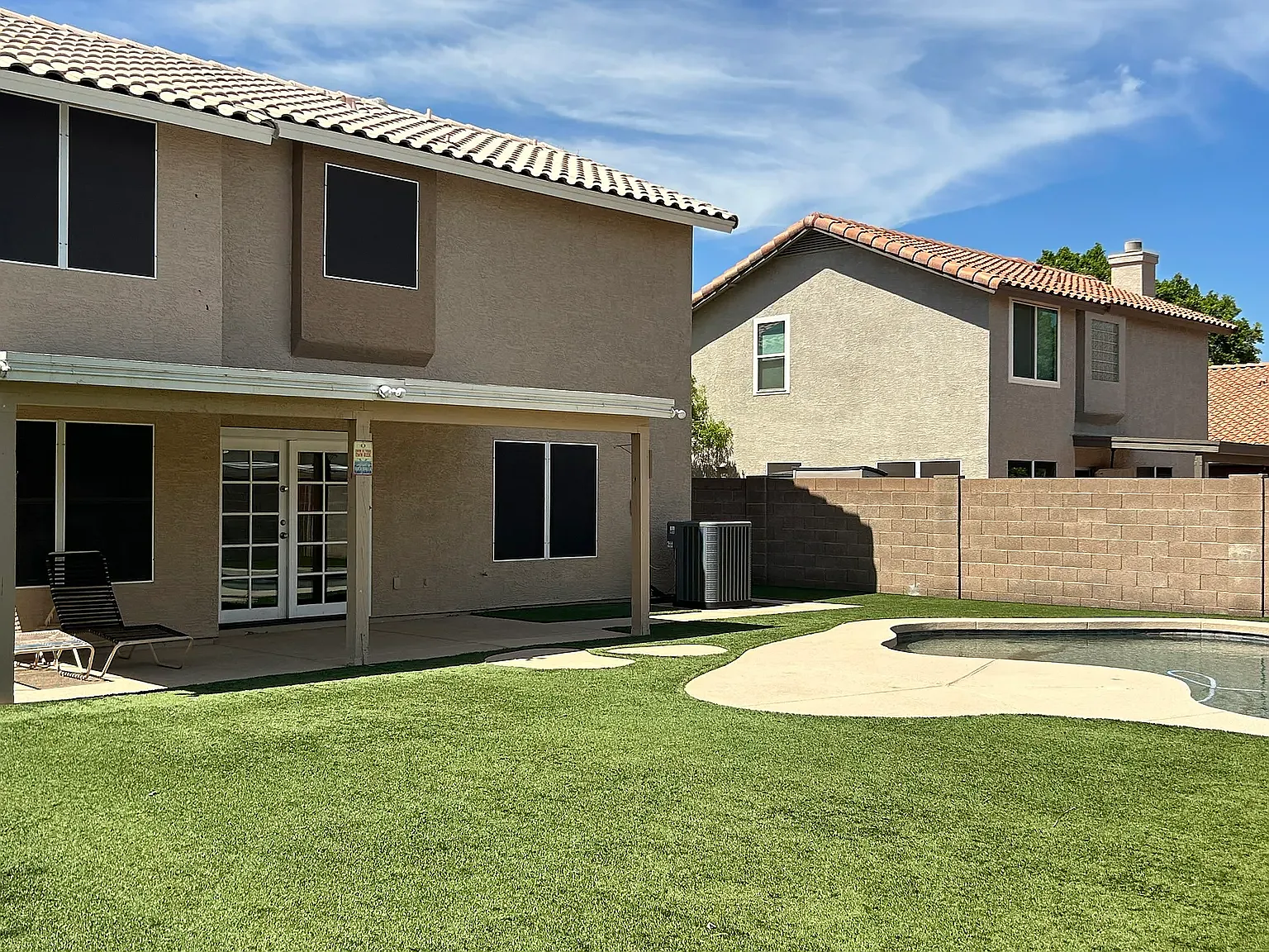 4 bed, 2.5 bath, 2039 sqft, $2,950 — Photo 2