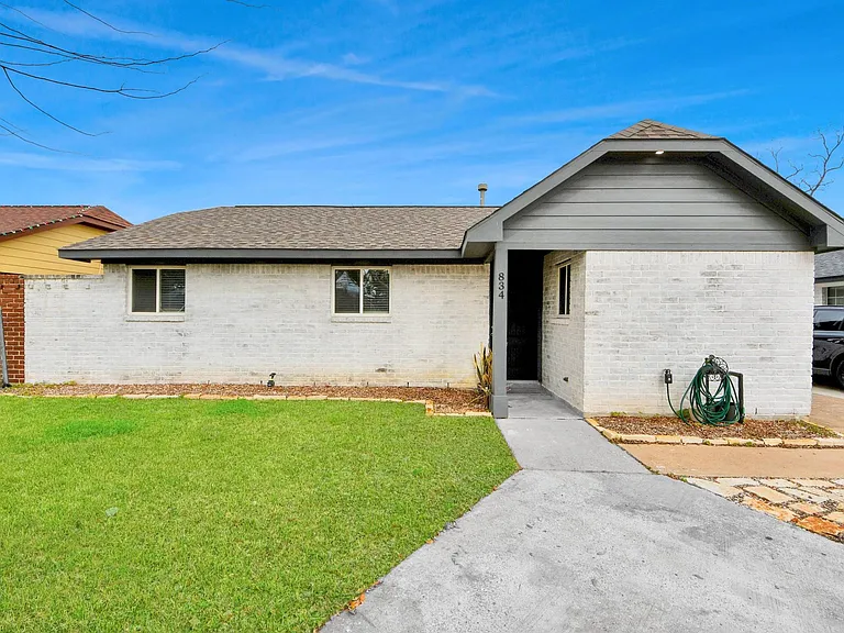 834 Ellington St — Photo 36