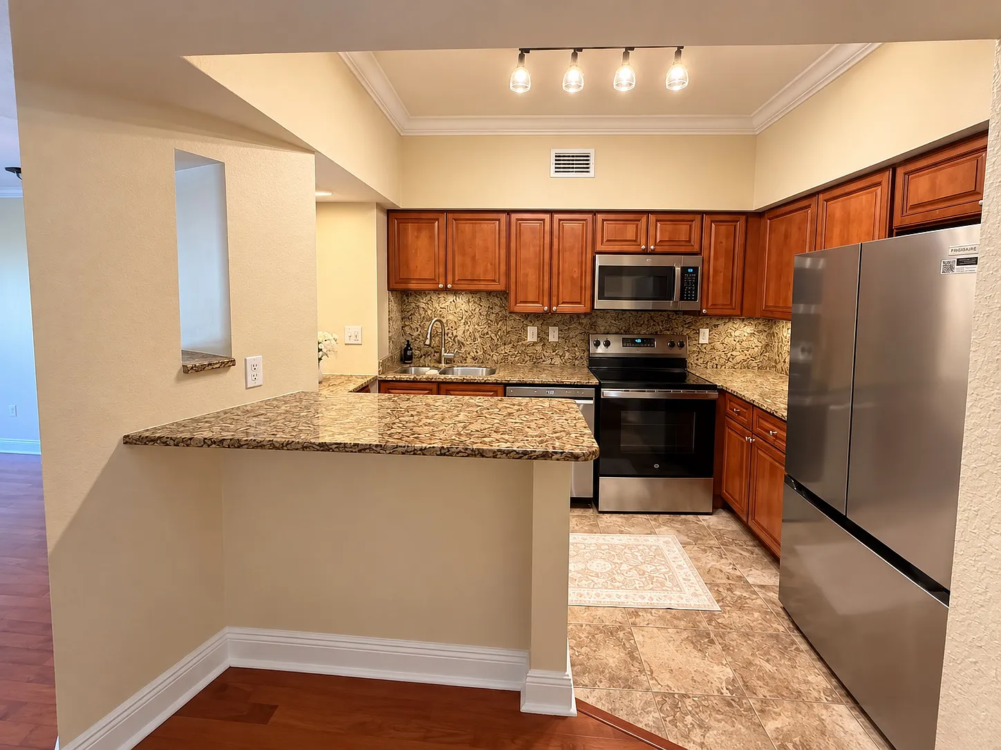 402 S Armenia Ave — Photo 4