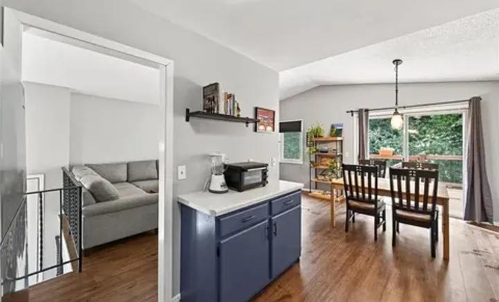 3 bed, 1423 sqft, $2,450 — Photo 4
