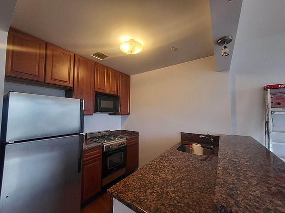 5th image of 2525 Newtown Ave APT 3