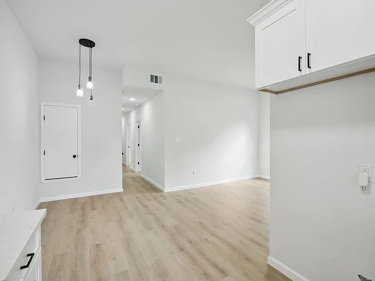 301 Cartersville St #B — Photo 18