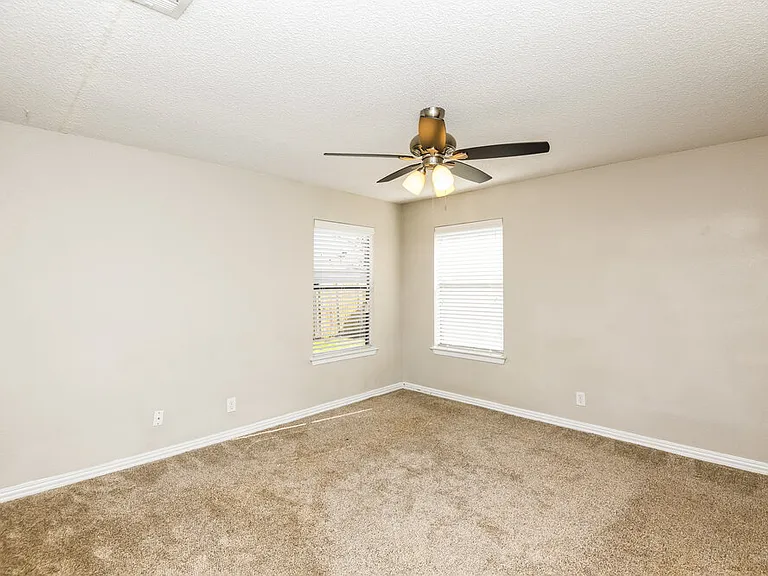 505 Plainview Dr — Photo 10