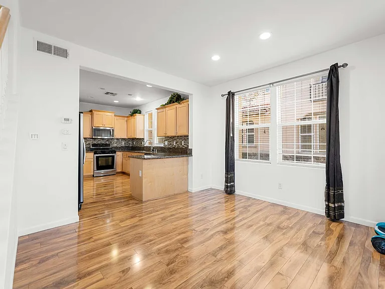 184 Barnhill Dr — Photo 9