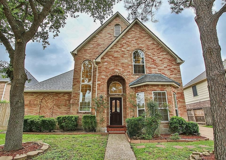 Welcome to 11618 Wickhollow Lane in the wonderfully close-in and secluded Westwick neighborhood.
