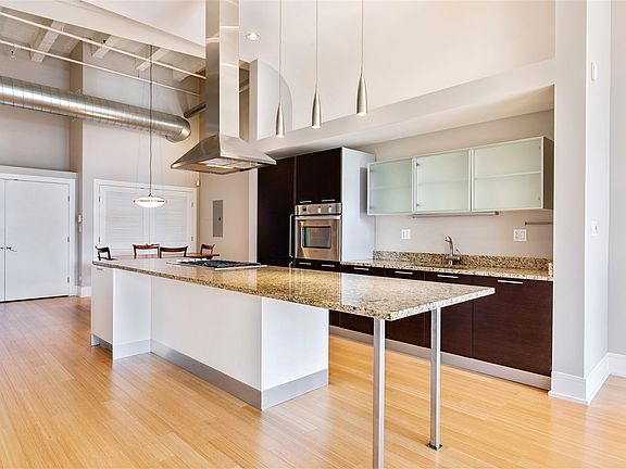 04_1800RidgeAve102_177001_Kitchen_HiRes