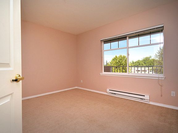 2nd image of 14714 Admiralty Way APT A320