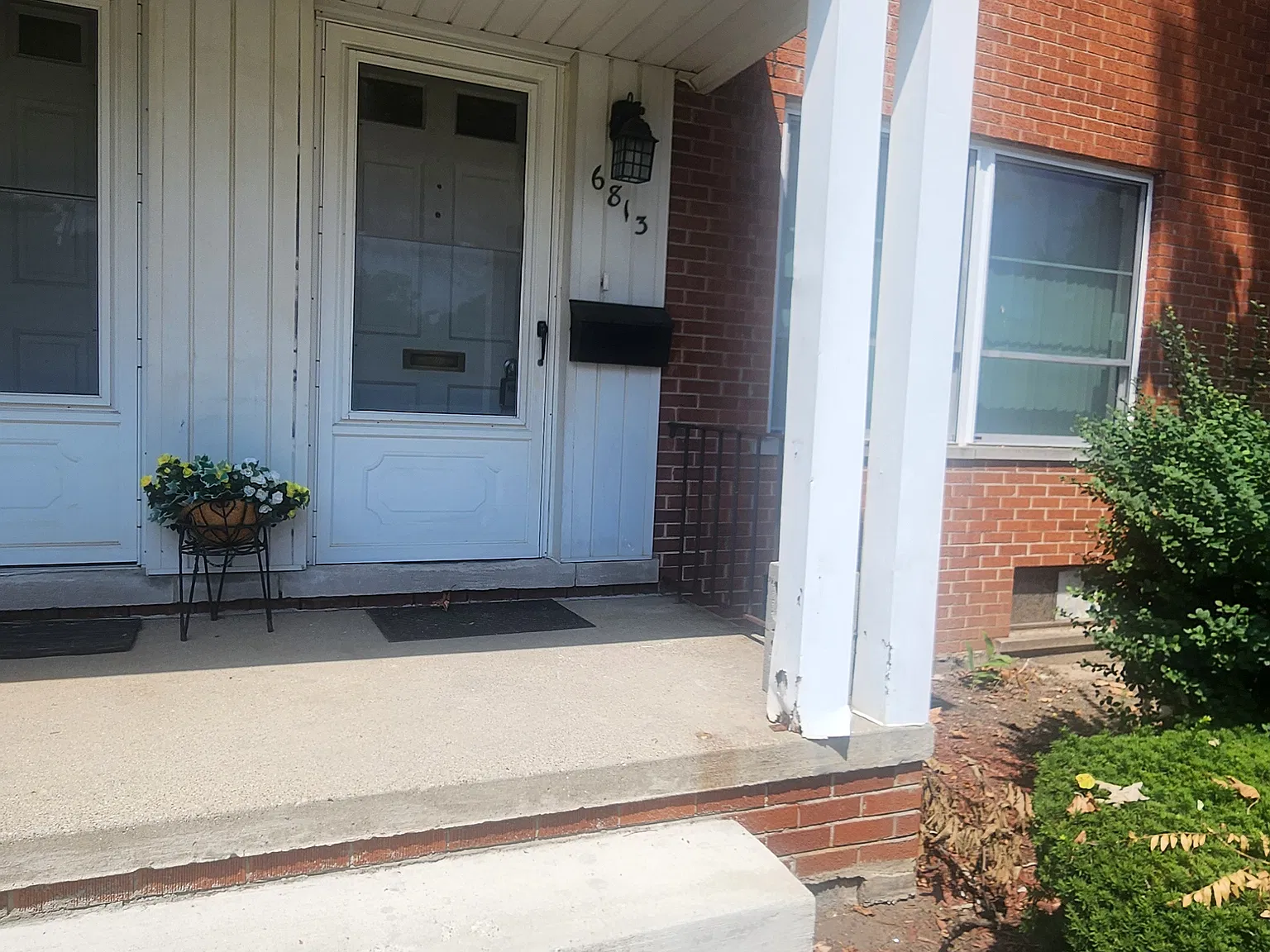 3 bed, 1.5 bath, 1152 sqft, $1,700 — Photo 2