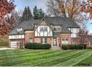 1717 Country Club Ave, Omaha, NE 68104