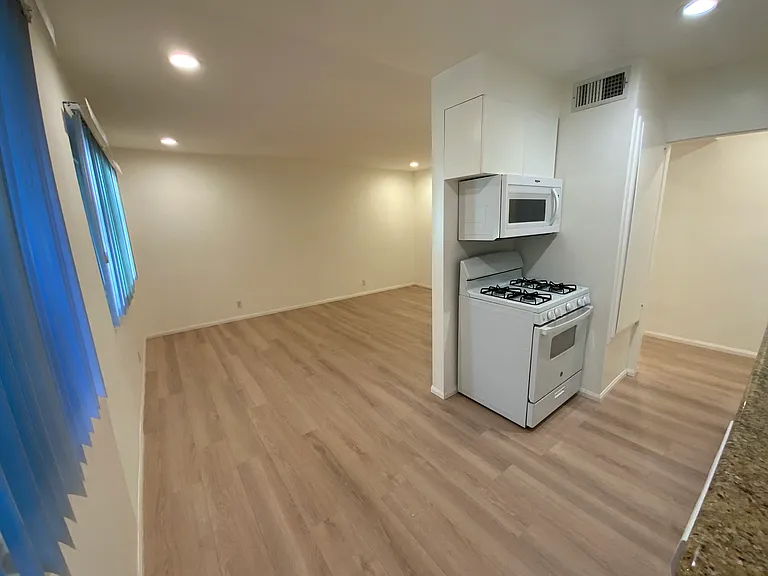 13527 Rye St #1 — Photo 3