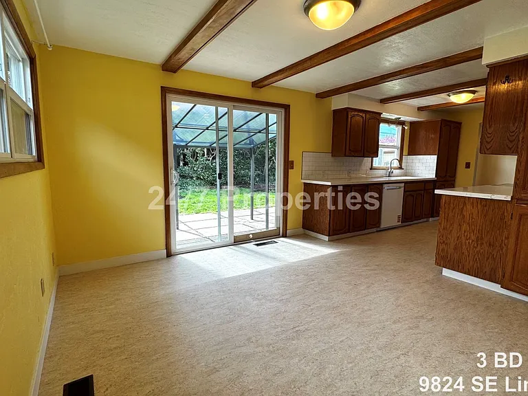 9824 SE Lincoln St — Photo 8
