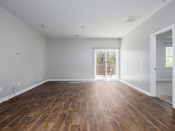 4th image of 833 Kirby Ct
