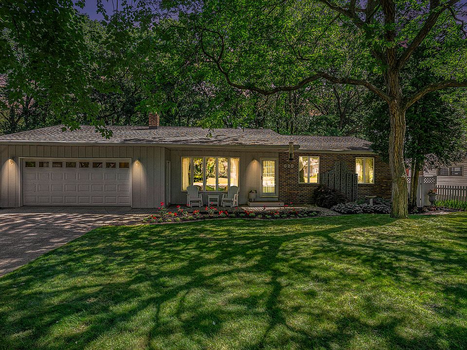 1st image of 629 Pineview Dr