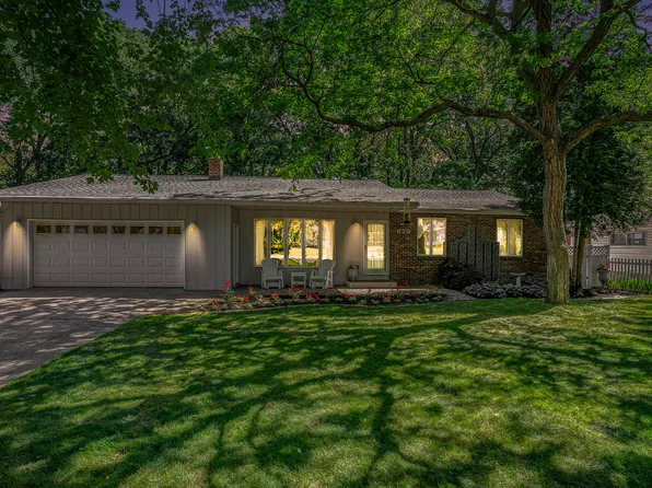 629 Pineview Dr, Holland, MI 49424