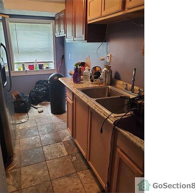 2nd image of 1875 Forest Hills Blvd #E7
