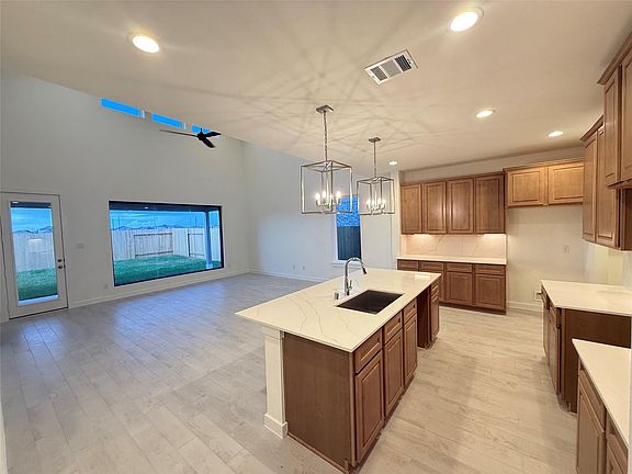 3rd image of 815 Orchard Vale Rd