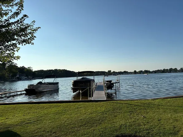 1055 Clifford Lake Dr, Stanton, MI 48888