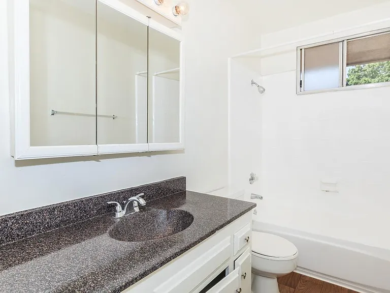 La Ramada Apartment Homes — Photo 32