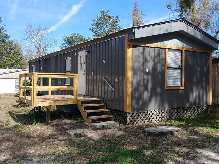 104 Ash St — Photo 1
