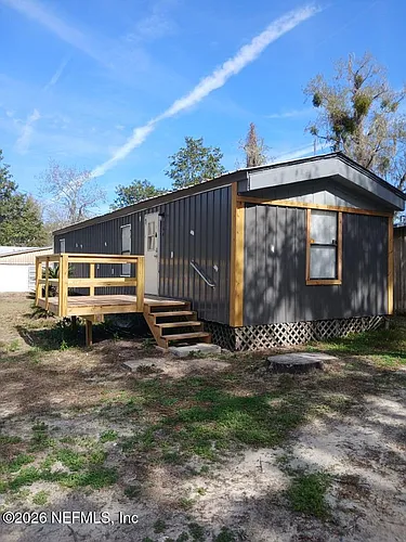 104 Ash St Photo 1