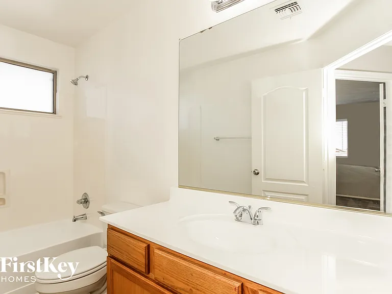 7913 S 45th Ln — Photo 10