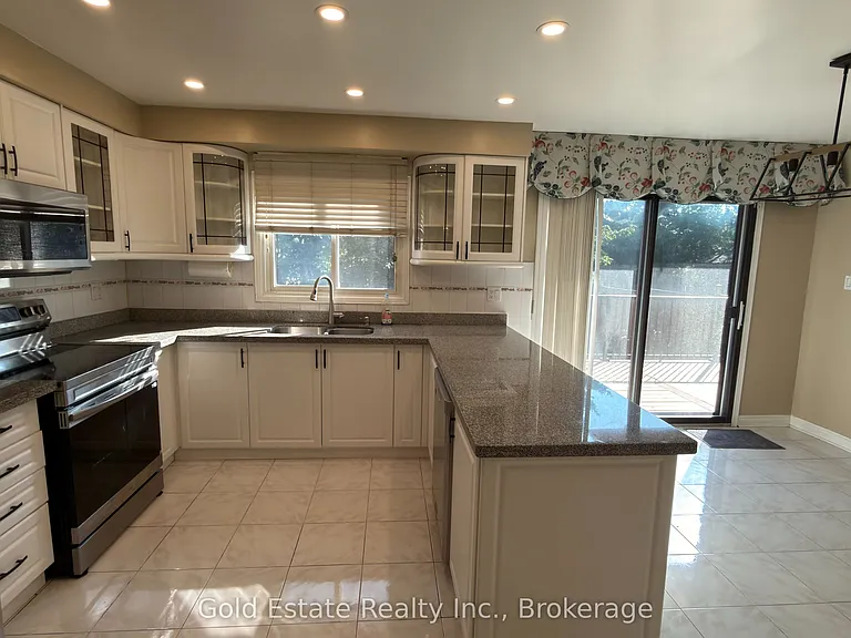 5202 Huntingfield Dr E — Photo 7