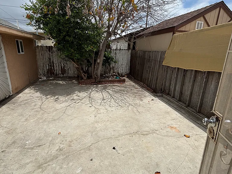 1034 Ronan Ave — Photo 8