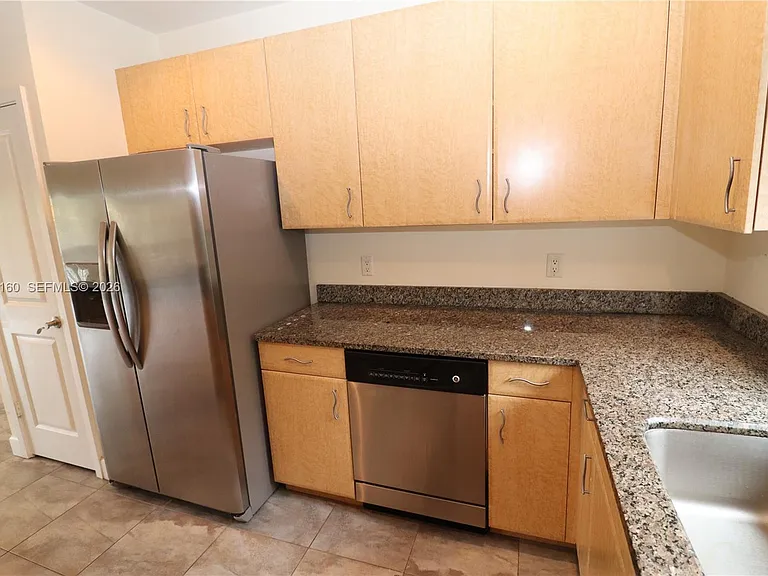 609 NE 28th St #1 — Photo 3