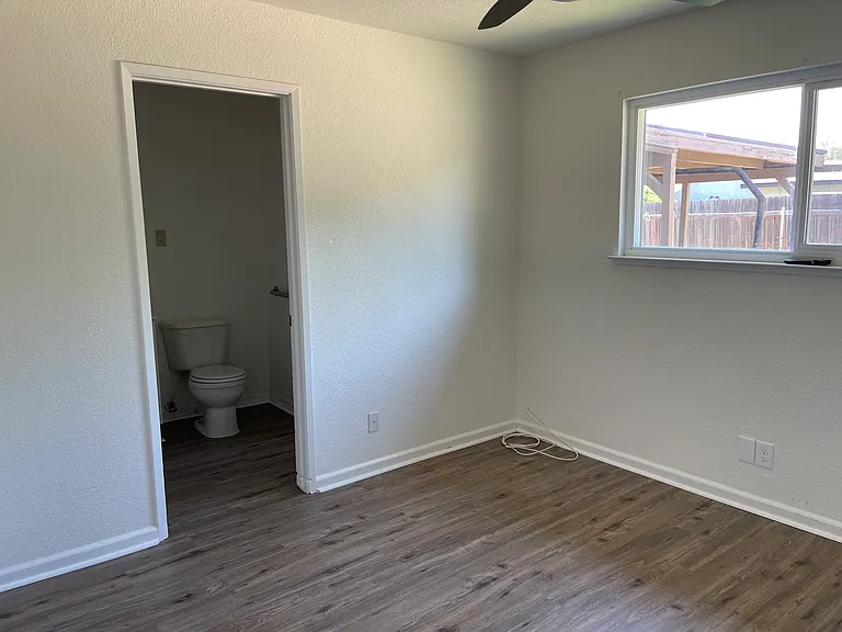 913 Banyan Dr — Photo 12