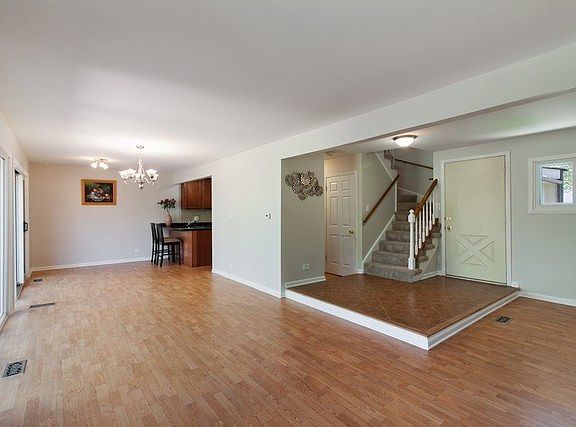 3rd image of 10 Stonehearth Ln