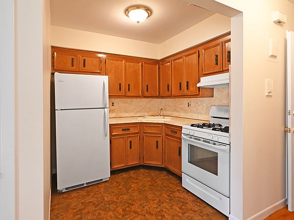 4th image of 21-19 33rd Ave #3A