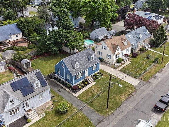 2nd image of 89 Leo St
